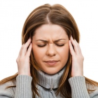 Постоянно болит голова: обращаться ли к врачу