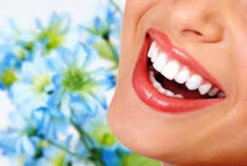 Сеть стоматологических клиник Astra Dent: чистка зубов по выгодной цене