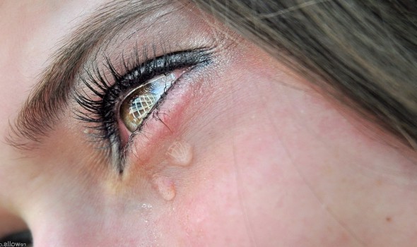 Заболевания, вызывающие слезоточивость глаз