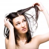 Жирные волосы: правильный уход и советы экспертов