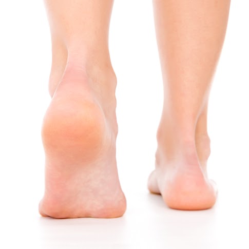 Почему трескаются пятки на ногах у женщин?